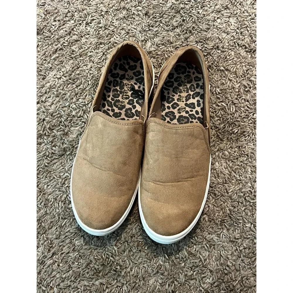 Magellan Women's‎ Casual Slip-on Faux Leather Shoes Sneakers Size 9 Good Cond!